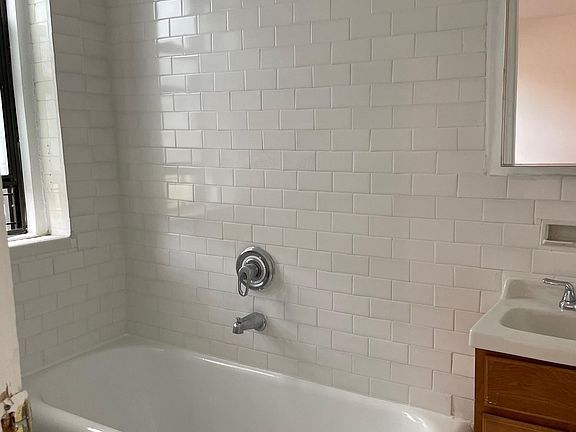 5th image of 3230 Steuben Ave APT C3