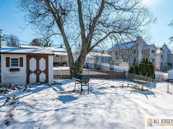 40 Brown Ave, Iselin, NJ 08830