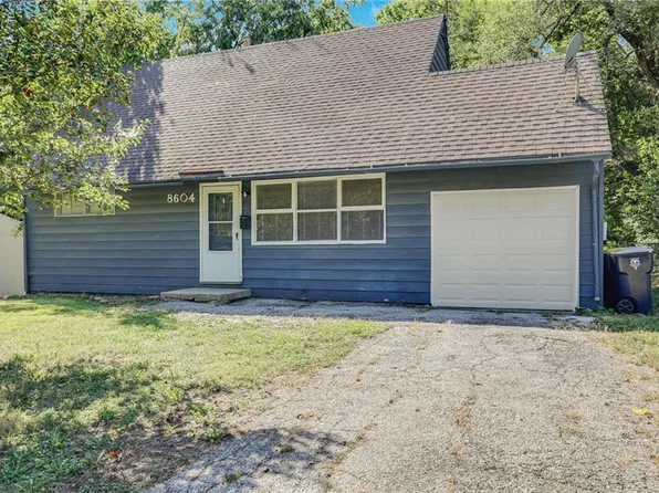 8604 Corrington Ave, Kansas City, MO 64138