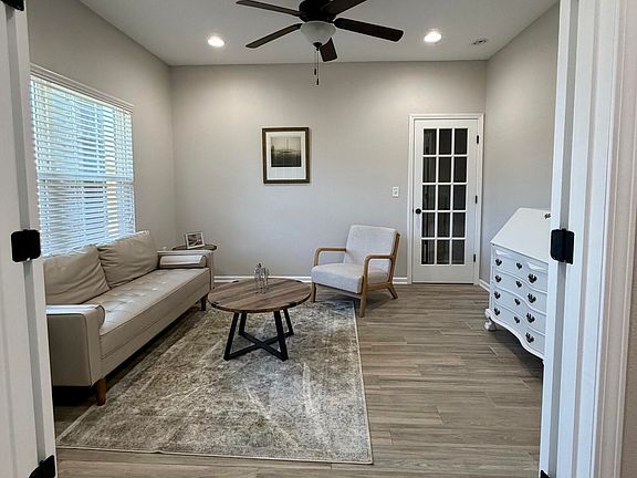 4th image of 1587 LOCKEND Road