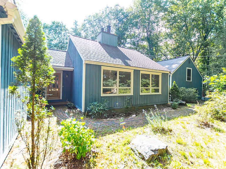 43 Hitching Post Ln — Photo 2