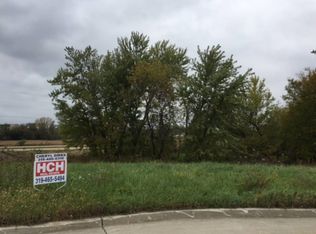 156 Country Club Ct, Anamosa, IA 52205
