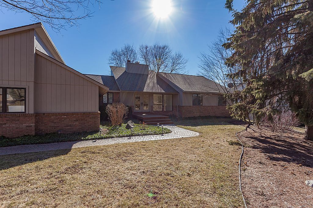 5871 Seville Cir, Orchard Lake, MI 48324 Zillow
