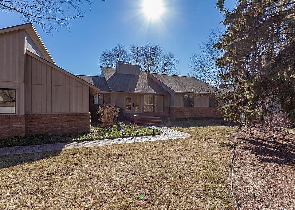 1st image of 5871 Seville Cir