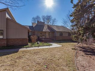 5871 Seville Cir, Orchard Lake, MI 48324