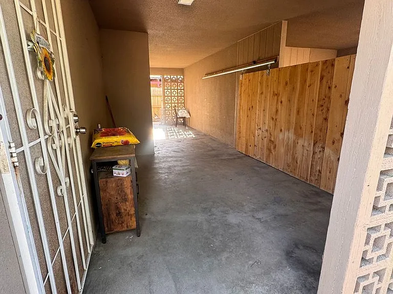 1020 E Brown Ave — Photo 3