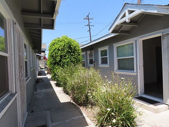 3rd image of 366 Walnut Ave #372-1/2