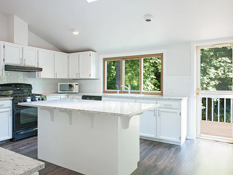 20439 NE 3rd St — Photo 4