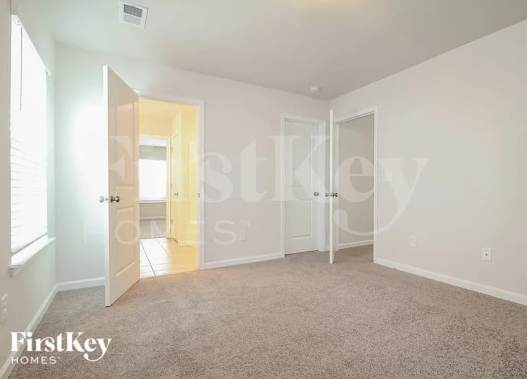 302 Ashborne Ln — Photo 11