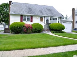 2780 Brian St, Oceanside, NY