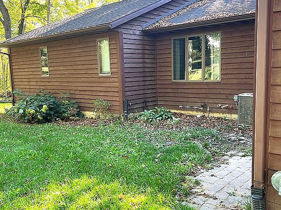 3rd image of 2362 Woodridge Rd