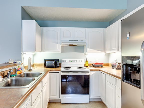 2nd image of 8184 Pepperdine Way