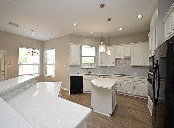 2nd image of 1502 Beaconshire Rd