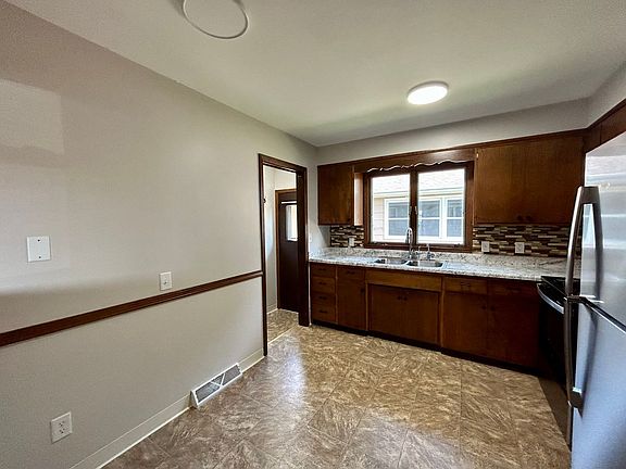 4th image of 3213 S Holly Ave #D691926e