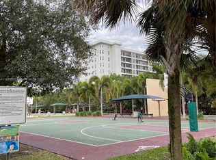555 Oaks Ln APT 203, Pompano Beach, FL 33069