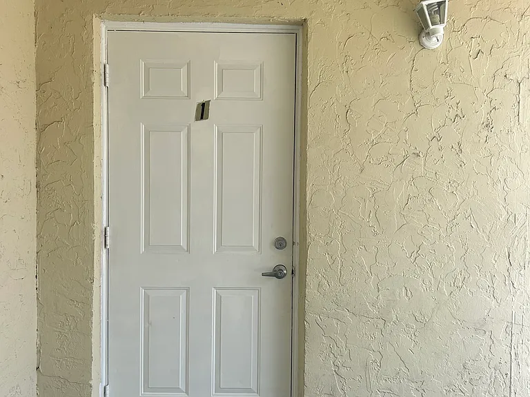 1220 NW 16th Ave #1 — Photo 7