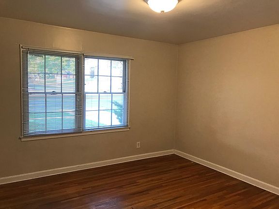 2nd image of 1864 E Sunnyside Ave