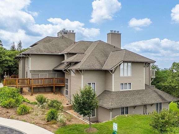 5th image of 3203 N Ridge Ln