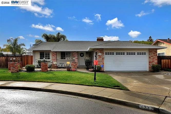 423 Laguna Ct photo 1