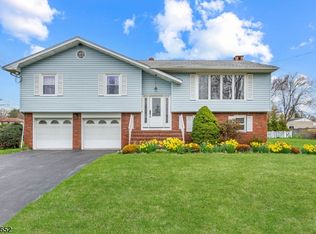 1 Craig Pl, Fairfield, NJ 07004