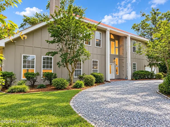 255 Pine Ridge Dr, Waveland, MS 39576
