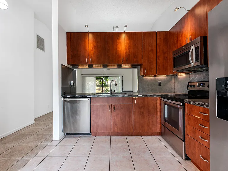 1013 NW 53rd St — Photo 15