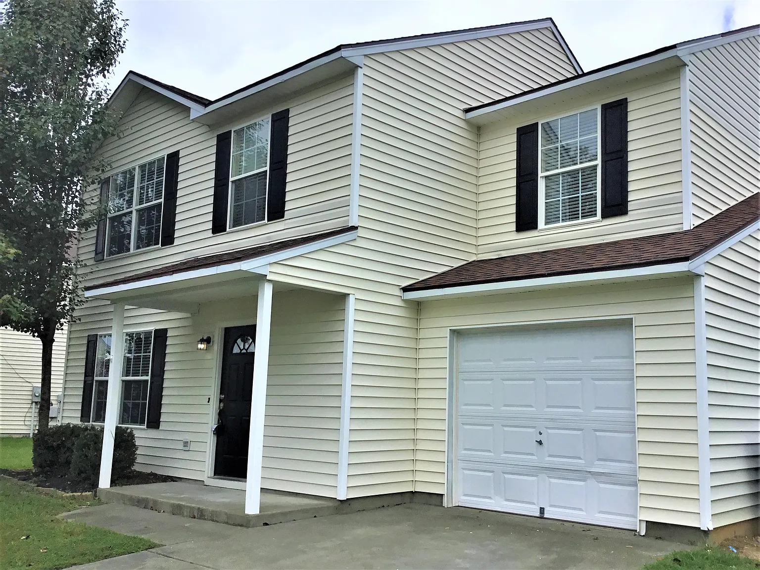 4 bed, 2.5 bath, 1544 sqft, $1,980 — Photo 1