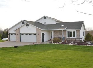 N8807 German St, Mayville, WI 53050