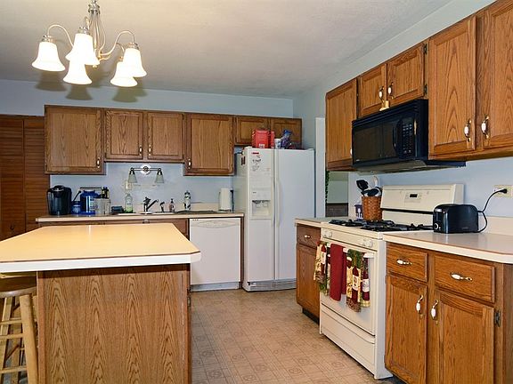 4th image of 862 Dartmouth Ct
