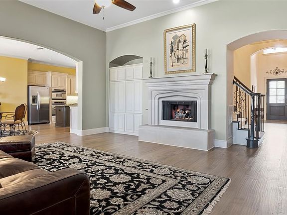 2nd image of 4400 Glenshire Ct