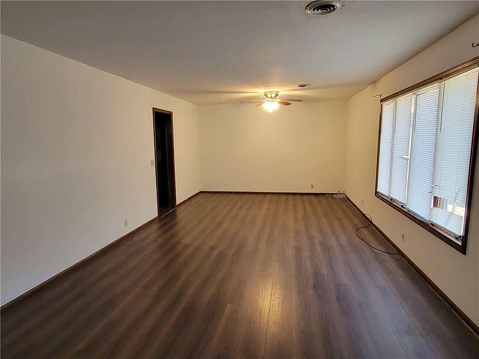 1006 S Broadway Ave, La Harpe, KS 66751 Zillow