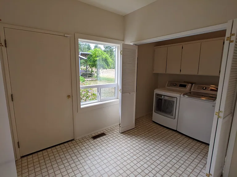 251 Old Schoolhouse Rd — Photo 34