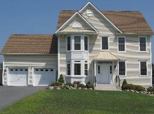 8 Tuscany Dr, Wappingers Falls, NY 12590