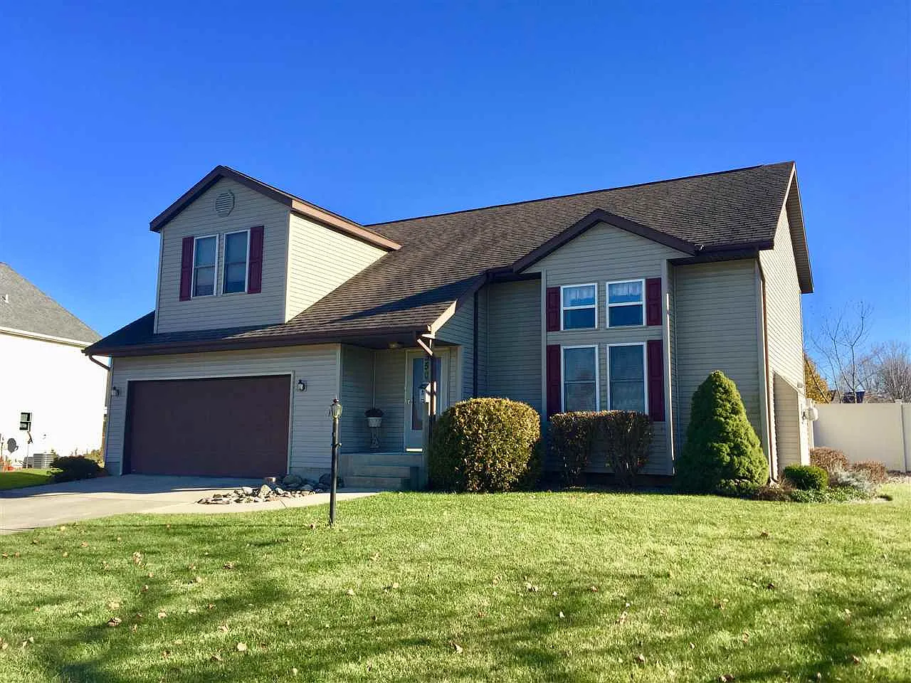 350 Pine Crest Dr photo 1