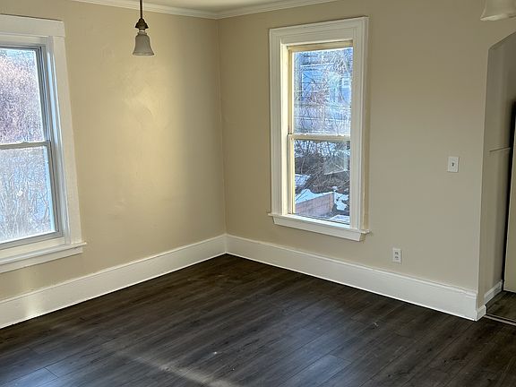 4th image of 230 Pleasant St #2