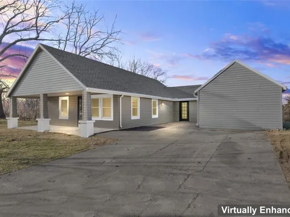 30070 W 83rd St, De Soto, KS 66018