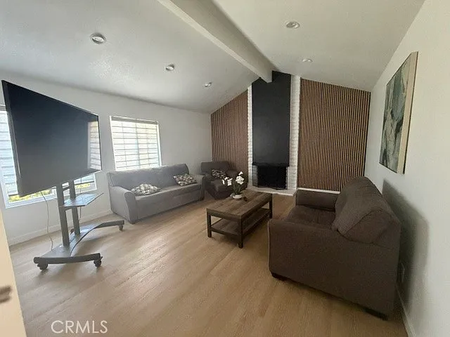4 bed, 1690 sqft, $6,500 — Photo 2