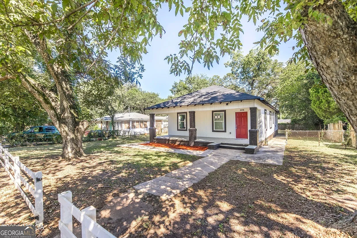 3 bed, 2.0 bath, 1568 sqft, $1,450 — Photo 1