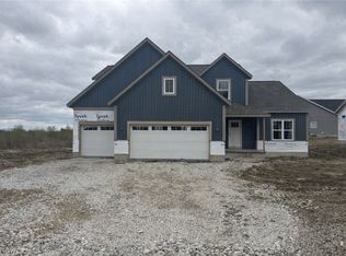 553 Woodlands Glen Ave, Hartville, OH