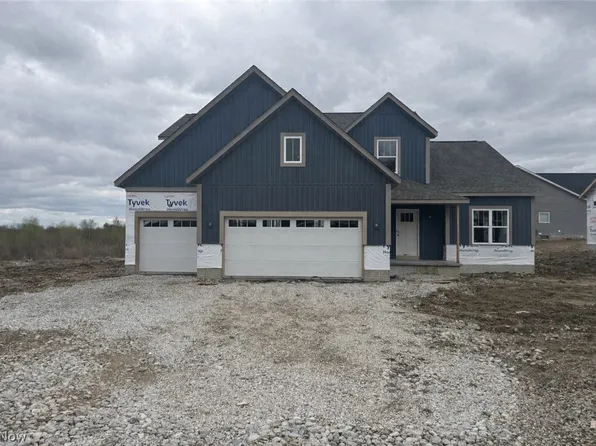 553 Woodlands Glen Ave, Hartville, OH 44632