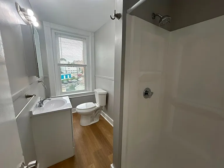 40 Pearl St — Photo 9