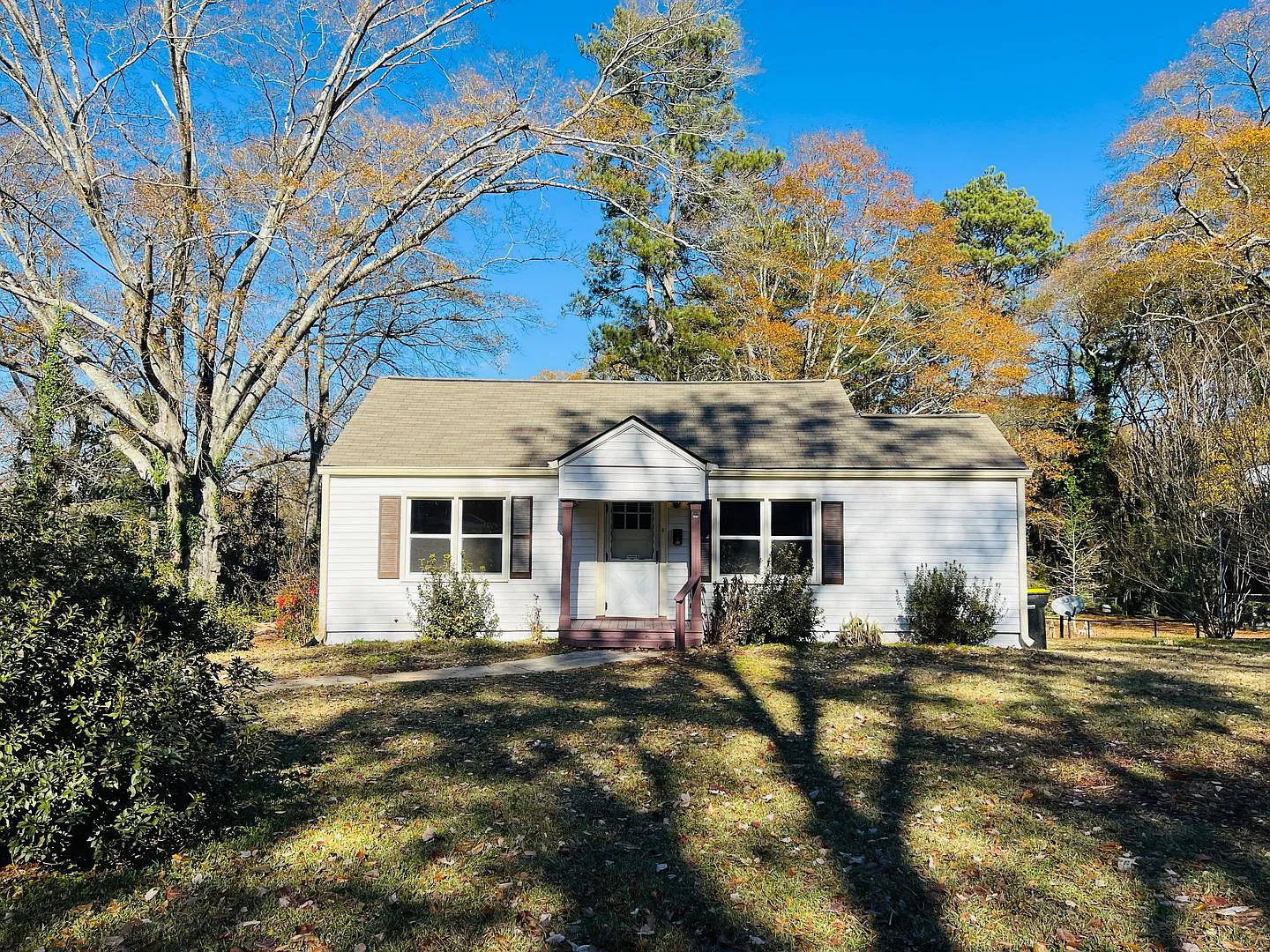 Wow! Renovated 3 bedroom home in Fairburn! Must See! — Photo 1