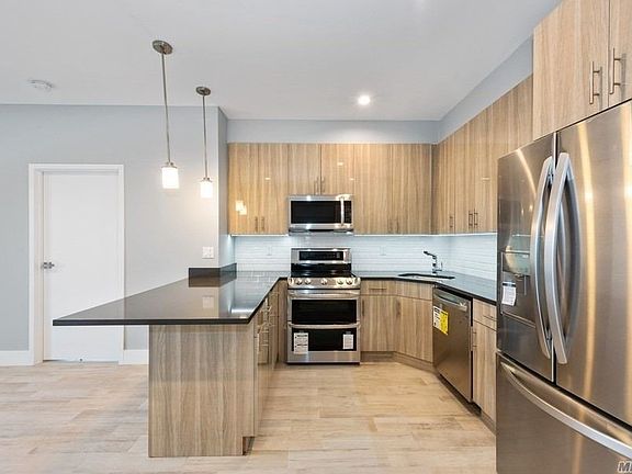 3rd image of 104-22 Astoria Blvd #2F-E