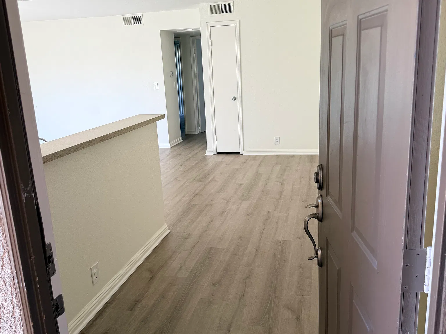 2 bed, 840 sqft, $2,500 — Photo 3
