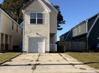 2049 Stonehurst St, Chesapeake, VA 23324