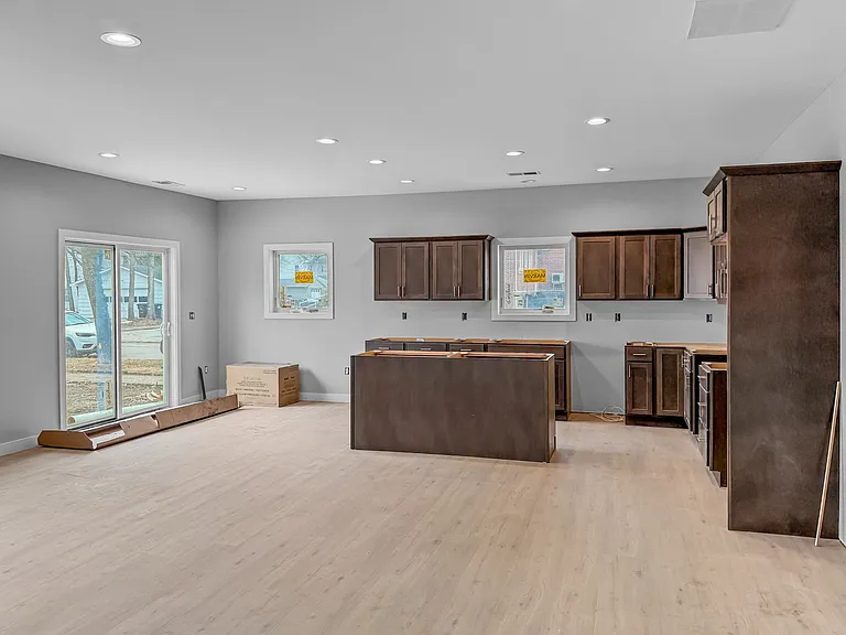 508 Cambridge St — Photo 5