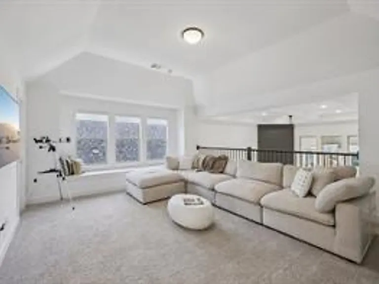 3870 Verona St — Photo 5