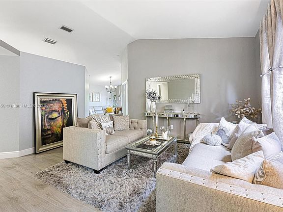 4th image of 473 Lakeside Cir