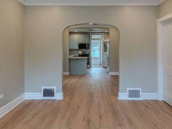 5th image of 1043 Mapleton Ave