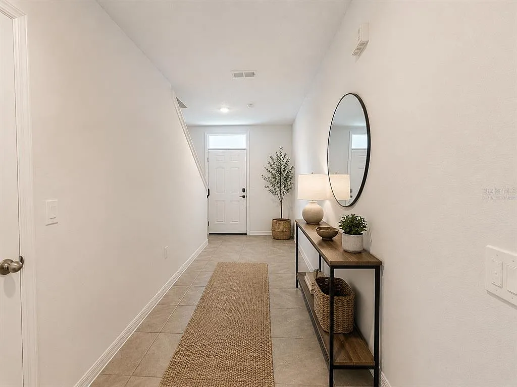 5 bed, 3.0 bath, 2453 sqft, $2,650 — Photo 3